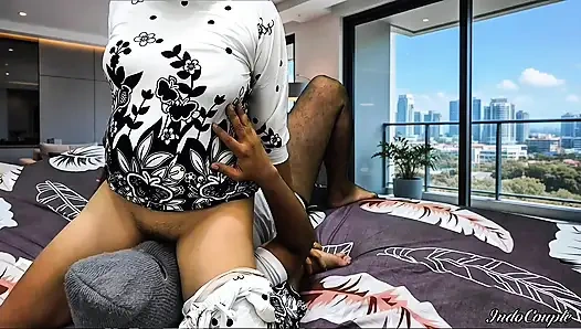 Otur yüzü, berbat pozisyon ve iç çamaşırı: en iyi hakimiyet. Kadın karısı squirt