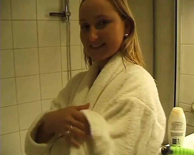 Zuzana'yı sana harika bir vücuda sahip gerçek sarışın bir periyi sunuyorum