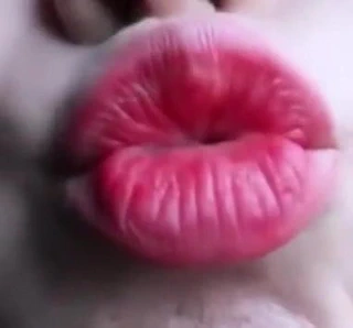gahyeon'un siki emen dudaklarına kesintisiz bir bakış