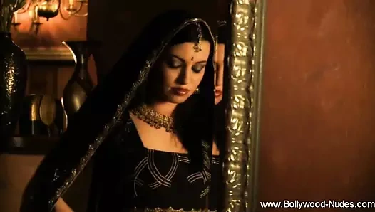 Çıplakken en seksi hissediyor