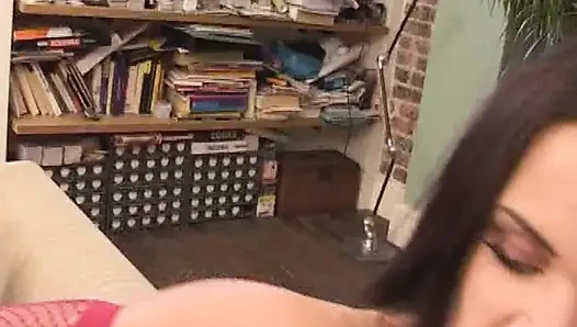 Anal sikilen Fransız hatun ağzına büyük miktarda döl alıyor