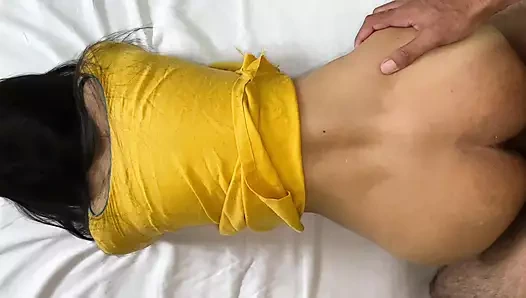 Hintli güzel üvey anne gerçek üvey oğlu tarafından sert anal sikiliyor