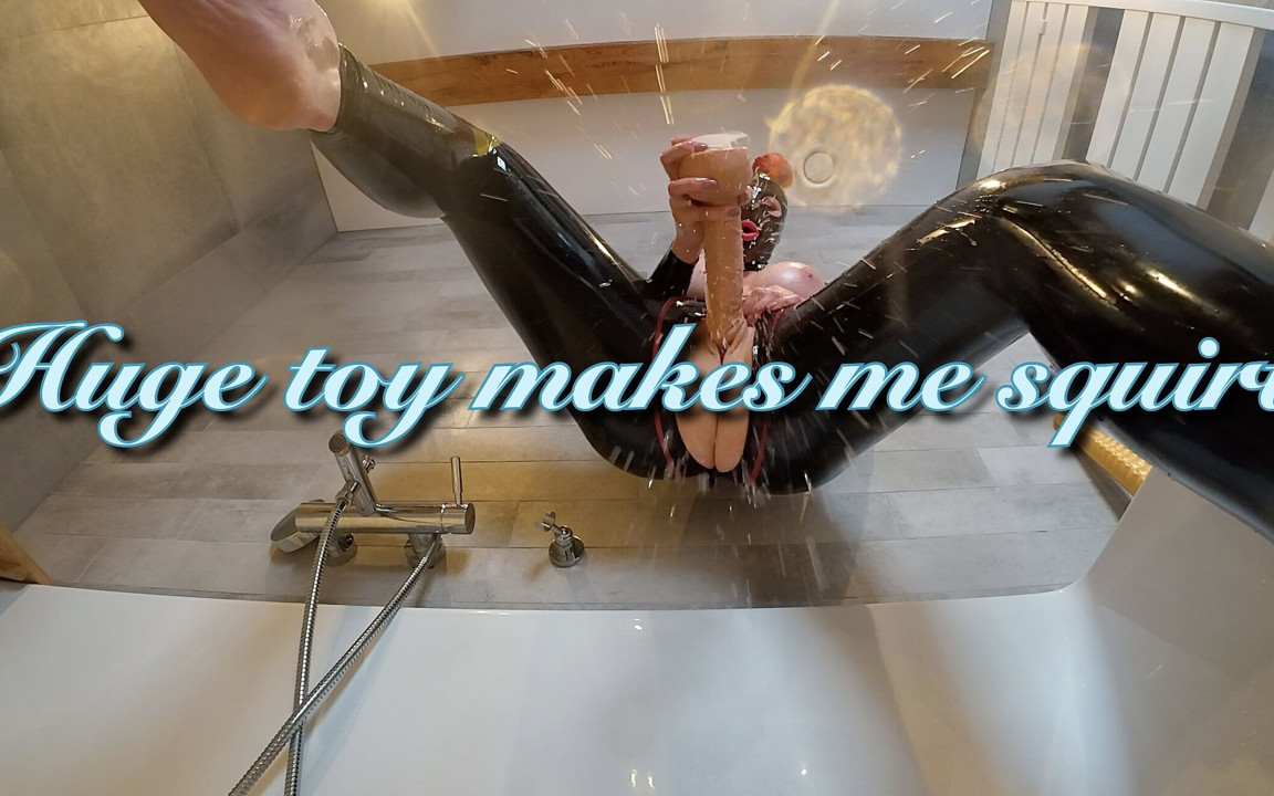 Mega dildo Sıçrayarak Boşalmamı Sağlıyor