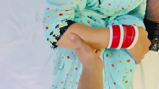 Sasur ve bahu tharke sasur ne malish ke bahane mein bahu ko choda gandi baat karake şehvetli kayınpeder sikişi