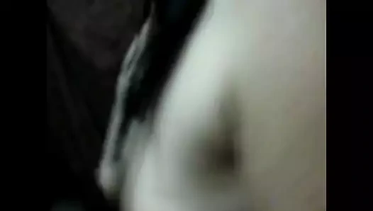 Göğüslerimi sallıyorum xx