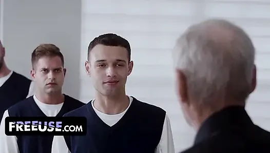 Büyük memeli orta yaşlı seksi kadın victoria june, danny steele ve nicky asi vahşi grup sikişinde