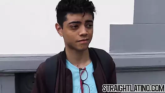 Genç latino dolma ile çük içinde göt ve ağzına boşalmak