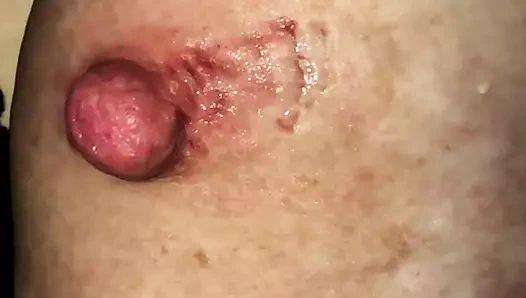 meme uçlarımı emmek