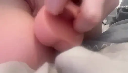 Yaramaz kız evde tek başına götten ve amından zevk alıyor