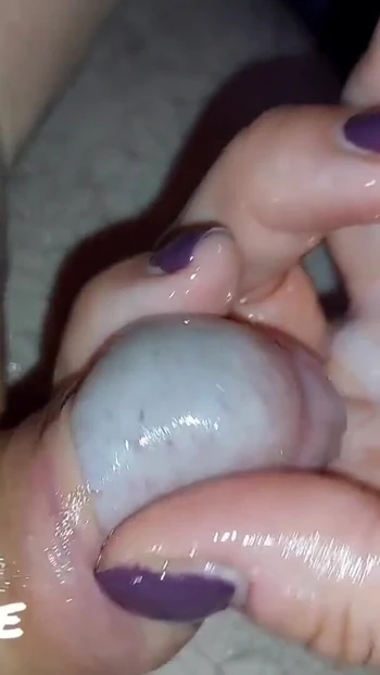 Ключевой момент из "Передовая плоть фетиш жены: дайте мне этот необрезанный член! 5 камшотов (время доения)"