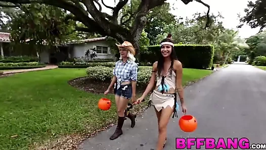 Minyon genç içinde pocahontas birlik çarptım tarafından bir canavar horoz