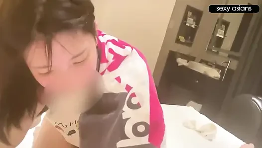 Piknik öğle yemeği randevus. Grup Tee Beauty dölleme telaşına düşüyor.