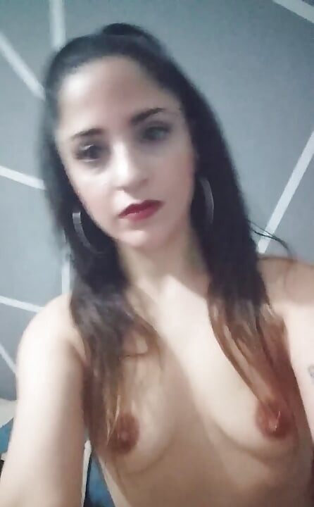 Odamda yalnızım
