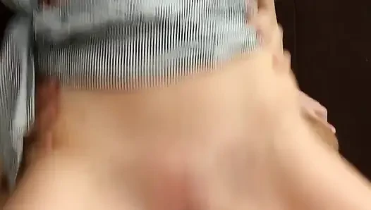 Tatlı sarışın genç kız oyuncu seçmelerinde pirsingli amını siktiriyor