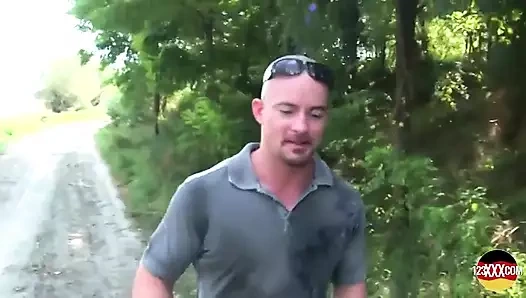 Azgın komşu o sıkı amcığı sikmeyi seviyor