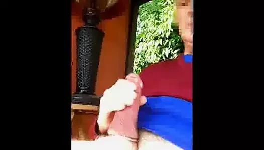 Kenar bir büyük kalın horoz