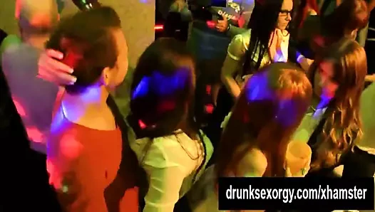 Islak porno alma büyük yarak at bir sikme parti