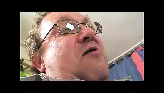 Sıkı amcıklı harika gençler büyük olgun yaraklarla sikiliyor