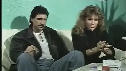 Sarı saçlı MILF askılı