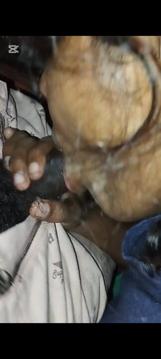 Seksi kız oral seks yapıyor.. Seksi vücuduna ve amına bak beni çıldırtıyor