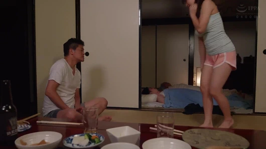 Yaz ortasında, komşusunun karısını koca memeli hamile bıraktığında, yapacak bir şey yoktu.