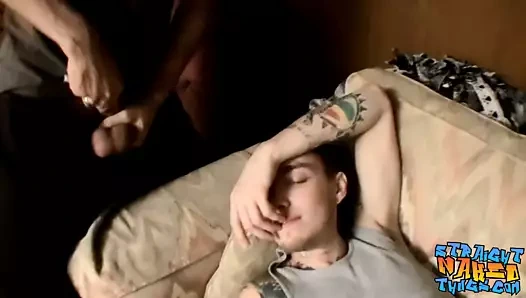 Heteroseksüel haydutlar Blinx ve Devin Reynolds mastürbasyon yapıyor ve boşalıyor