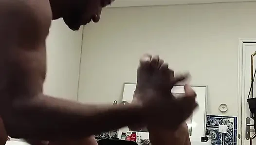 Komşum Beni Pazar Günü Güzel Bir Seks Yapmaya Davet Etti