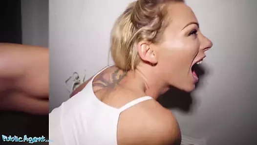 Kamu görevlisi, sarışın ozzie isabelle deltore sikişiyor