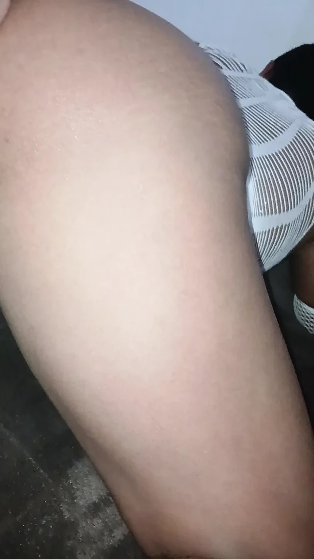 Femboy Mega Poposu Beyaz İç Çamaşırıyla Çıplak Sırt Sikildi