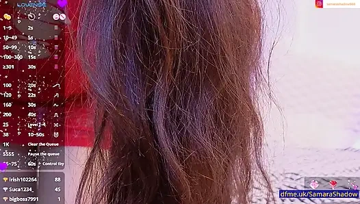 Onu burada canlı konuşurken gör ve sadece bir tık öteye doğru konuşuyor topluluk için içerik kalmak için gel