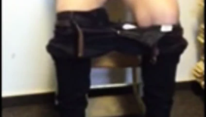 Alman civciv squirts acımasız üzerinde bir sandalye