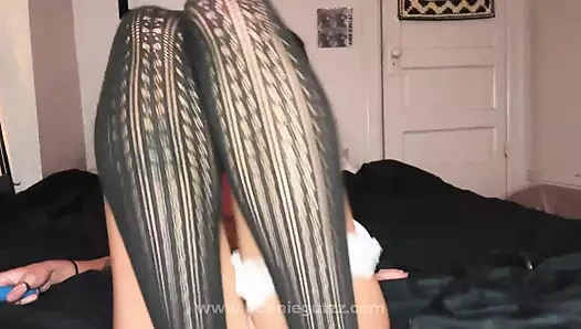 Sürtük emo kız tek başına oynamayı seviyor! Bio'da tam video bağlantısı!