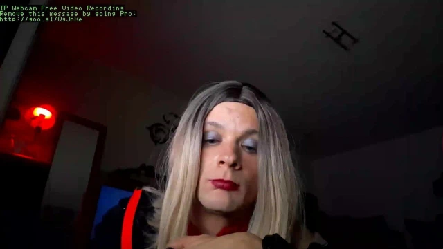 Sexy Amateur TS ChrissyFootGirl Pose and Tease