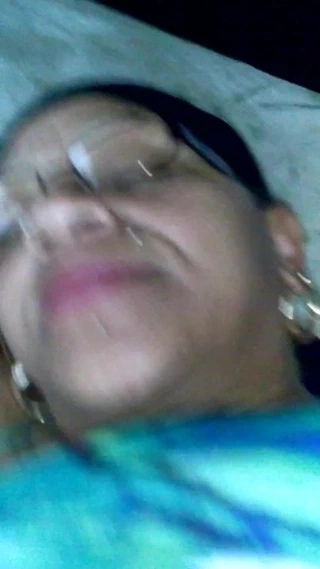 Anneanne aşk yapay penis oynama içinde ona şişman ıslak sulu kedi