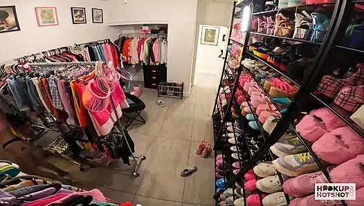 Utangaç Breezy Bri, Bryan Gozzling'in sert sikişi için azgın!