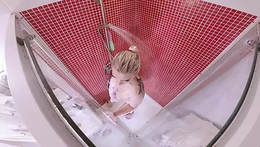 Duş alıyorum ve mastürbasyon yapıyorum, bunu izliyorum. Andre Love.