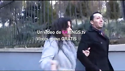 Montse sik sikişmek istiyor ve sokakta onları arıyor