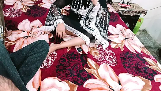 Hintli desi teyze hizmetçisini nasıl siktiğine bak ve hizmetçi sikini göt deliğine sokuyor en iyi anal seks net Hintçe ses