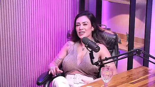 Ateşli orta yaşlı seksi kadın ve fantezileri