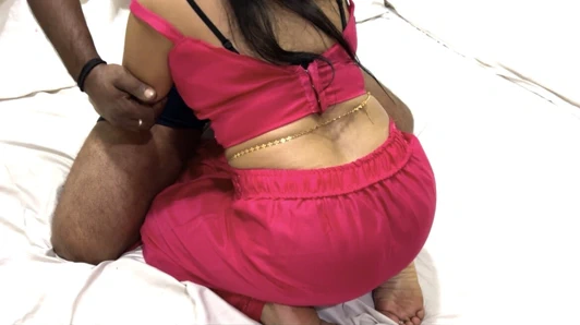 Üvey kız kardeş sıkı amcığını ilk kez yırtıyor Hintçe ses