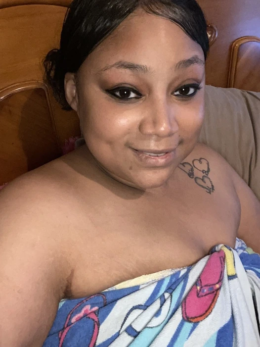 Büyük sulu memeler