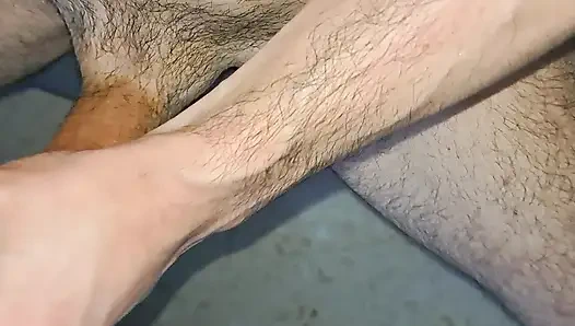 Üstüme boşalana kadar yarağımı pompalıyorum