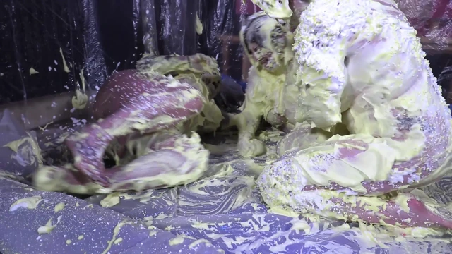 Cheyenne Hannah ve Skyler ile köpük eğlencesi