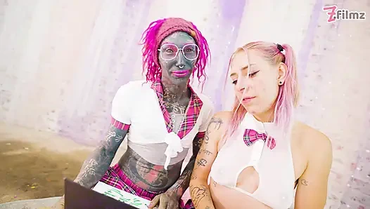 Okul trans kız anal sikişiyor ve genç götünü açıyor - göt yeme, sert sikiş, büyük boşalma