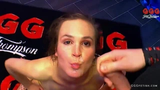 Esmer sürtük oral seks verir ve alır bukakkes