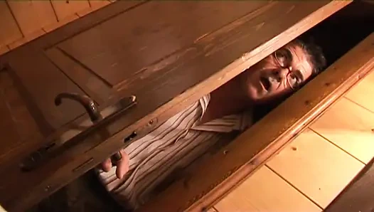 Edepsiz genç kız olgun bir yarak istiyor