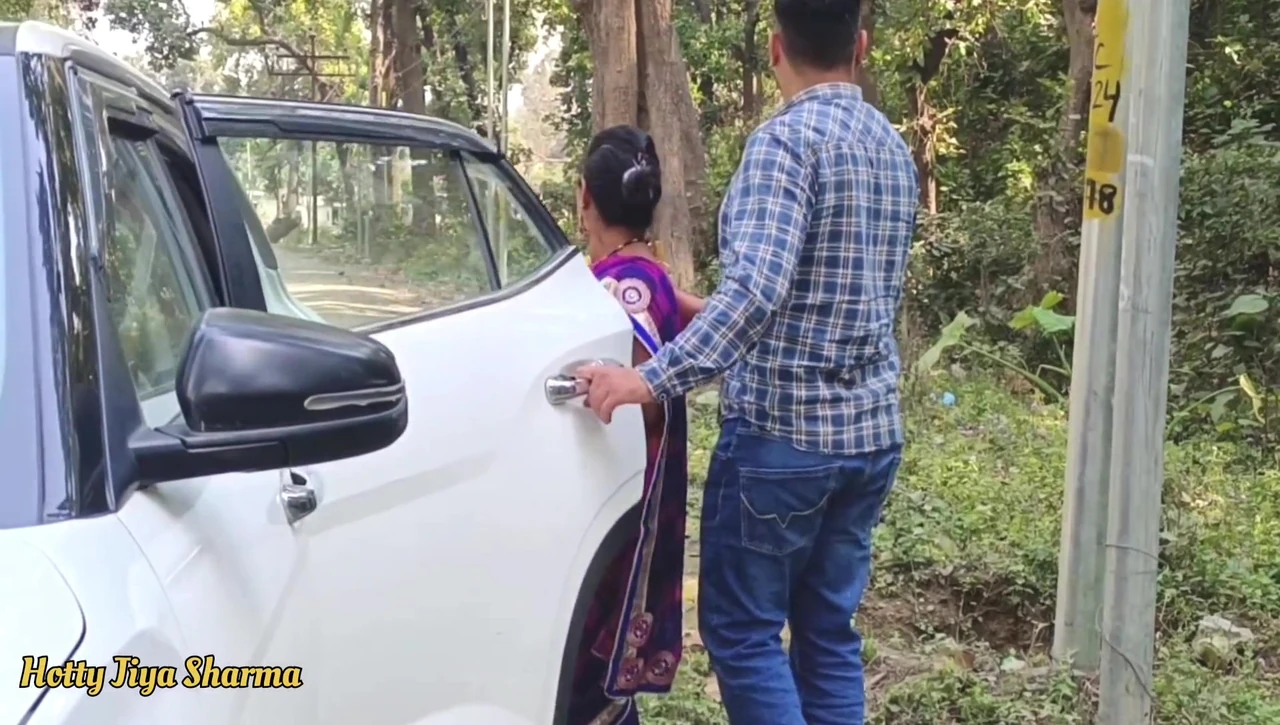 देसी पारिवारिक सेक्स, सौतेले पापा ने अपनी सौतेली बेटी को बाहर गांव से सेक्स के लिए पकड़ा