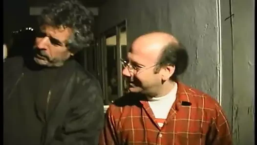 Esmer hatun götünden orgazm etmeyi seviyor