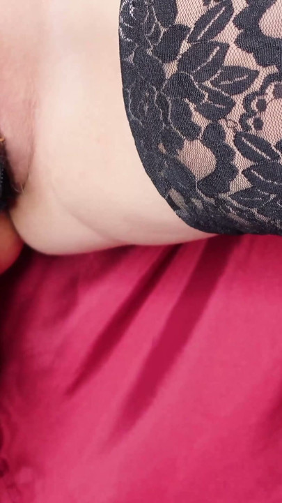 Seksi külot fetişi - makyajsız ateşli orta yaşlı seksi kadın yatak odasında tek başına mastürbasyon yapıyor (Arya Grander) | Klip 3