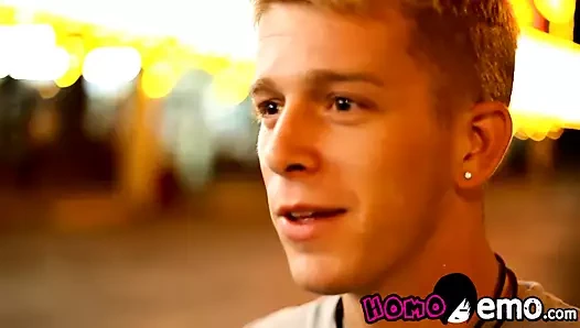 Sıcak twink berbat bir lollipop süre kahrolası onun sıkı bf